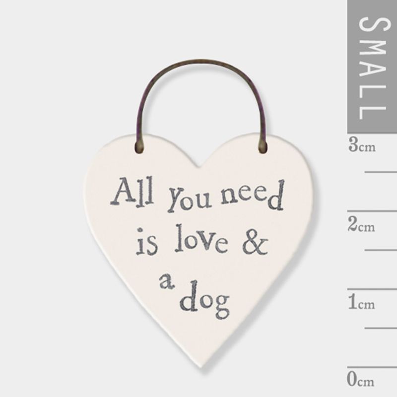 Mini skilt hjerte All you need is love & a dog East of India 