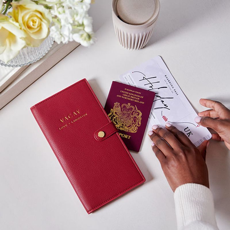 Reisemappe VACAY LOVE LAUGHTER rød Katie Loxton