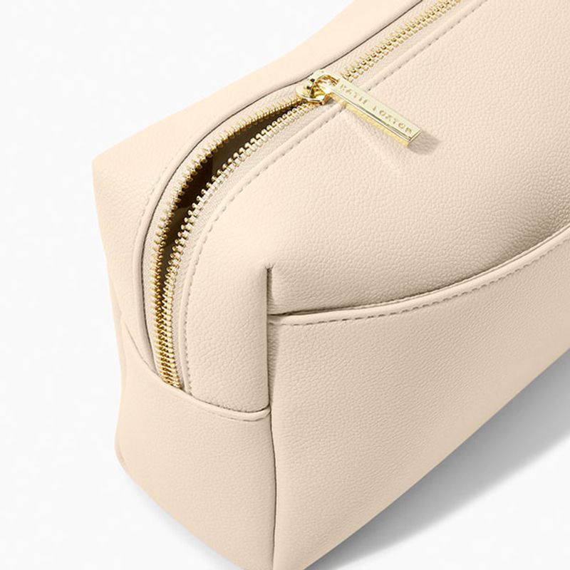 Toalettmappe ALL YOU NEED IS A LITTLE LOVE offwhite Katie Loxton