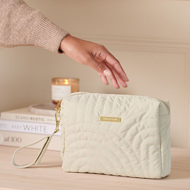 Toalettmappe QUILTED lys beige Katie Loxton 